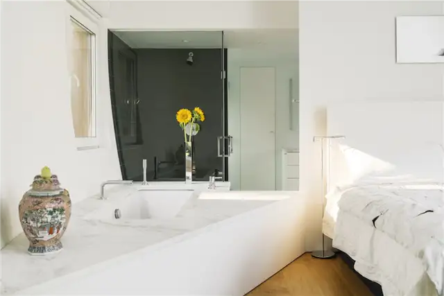 Long Island Cocoon House - треугольная ванна