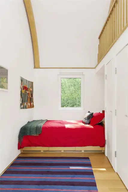Long Island Cocoon House - гостевая спальня