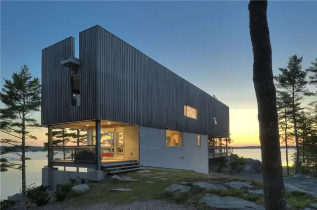 Canada Bridge House от Mackay-Lyons Sweetapple Architects - вид на озеро