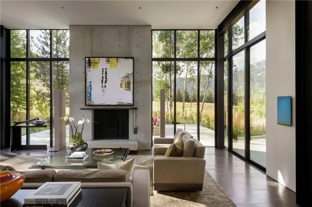 Современный индустриальный дом Stirrup House от Olson Kundig - бетонный камин для гостиной