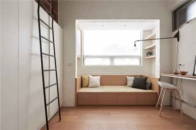 Квартира 22 м2 в Тайване с планами A Little Design - сидение у окна
