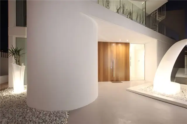 Впечатляющий дом в Испании от Perretta Arquitectura - дизайн входной группы