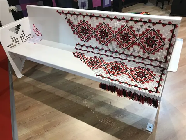 Металлическая скамья, сшитая вручную DOR с румынскими народными мотивами
