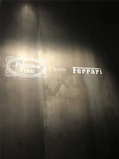 Пуфы от Roberto Cavalli Home Interiors