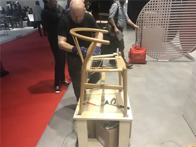 carl hansen and son passionate craftsmanship - кресло на salone del mobile 2017