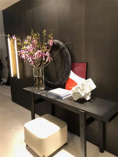 Декорирование консоли от Poliform на Salone del Mobile 2018