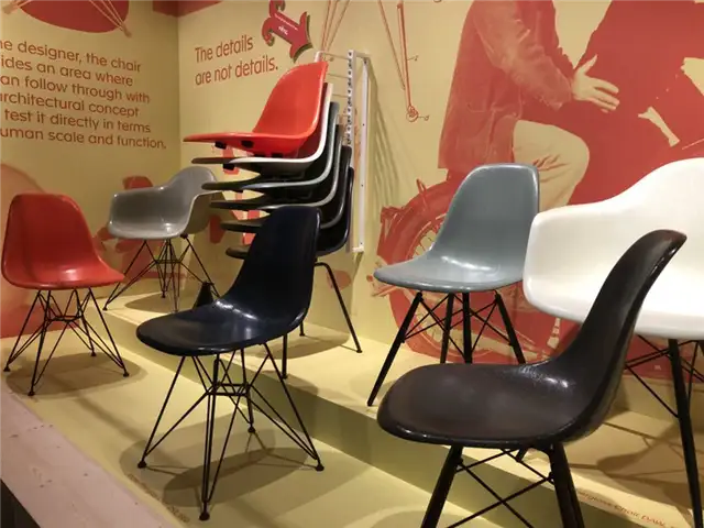 Стул Iconic от Eames из стекловолокна