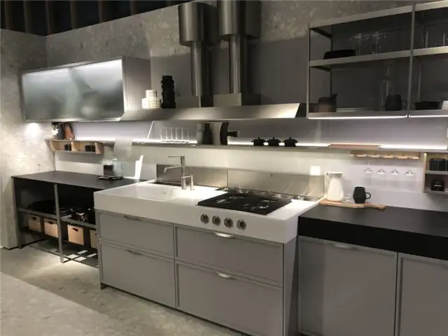 Нержавеющая сталь и мраморные акценты EuroCucina 2018 на Salone del mobile