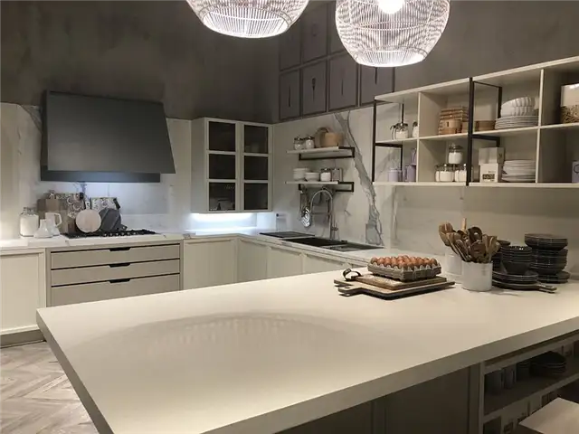 Стоса Cucine eurocucina Мрамор на сером декоре
