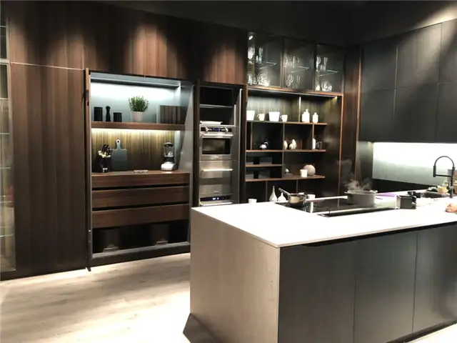 Современная кухня на выставке Eurocucina 2018 B