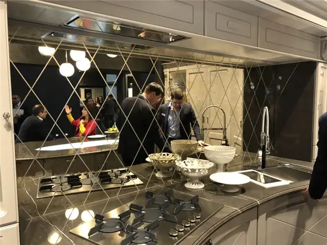 Зеркальная задняя стенка Aran cucine