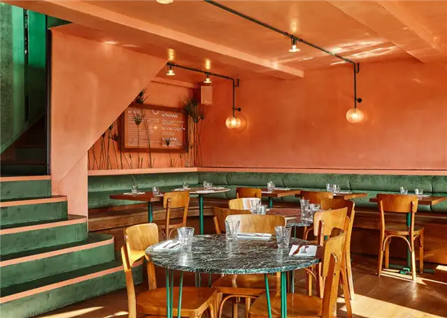 Бар Botanique Cafe Tropique оранжевый уголок
