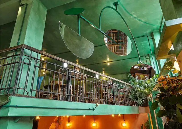 Декор потолка Bar Botanique Cafe Tropique