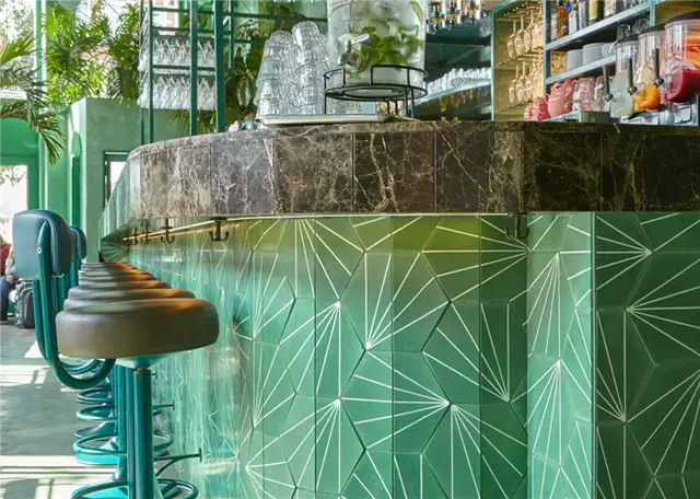 Бар Botanique Cafe Tropique мраморный