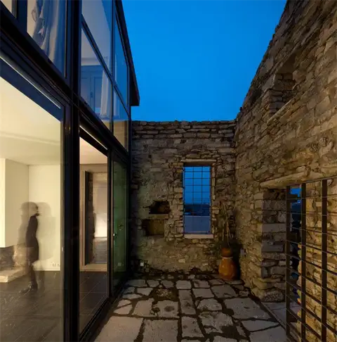 Дом Кабрела от Orgânica Arquitectura Старое и новое