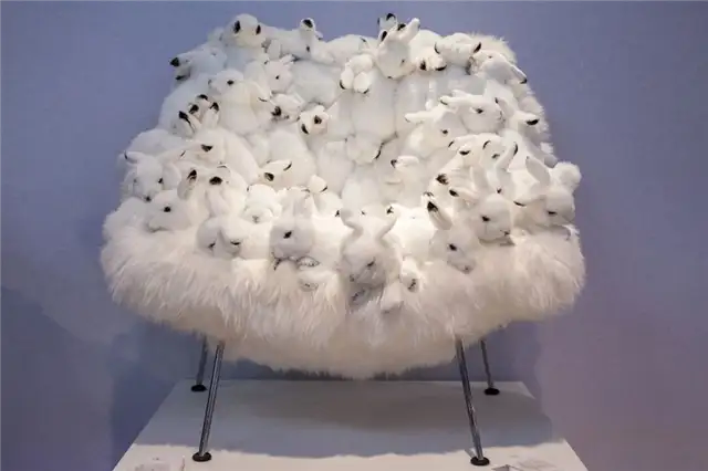 Уютное кресло Rabbit Chair на выставке MO2017