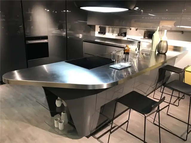 Столешница кухонного острова из нержавеющей стали
