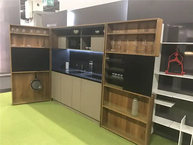 Дизайнер кухни Haus12 - Джон Макнил с зелеными акцентами