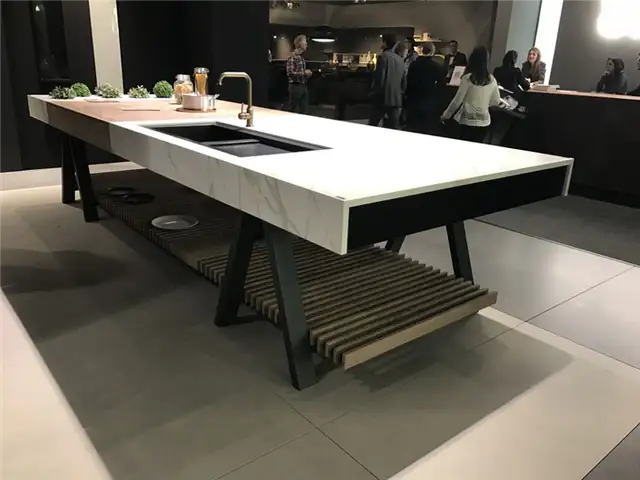Кухонный стол Banco от LA AGENCIA на выставке Living Kitchen 2017 в Кельне