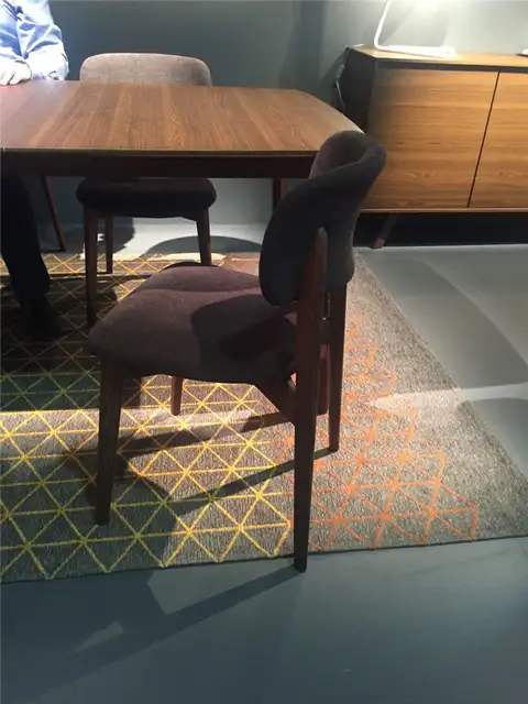 Коричневый стол и стулья от Calligaris