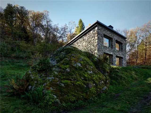 Casa Vi in Sondrio, расположенный на склоне