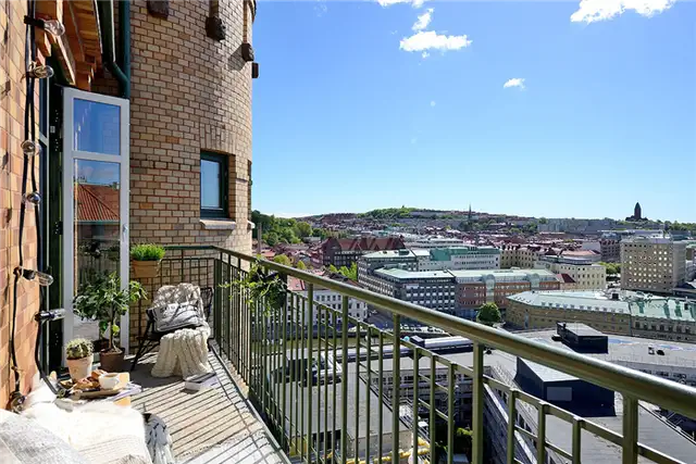nordic-apartment-balcony-views