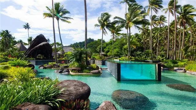 Бассейн в отеле Laucala Island Resort
