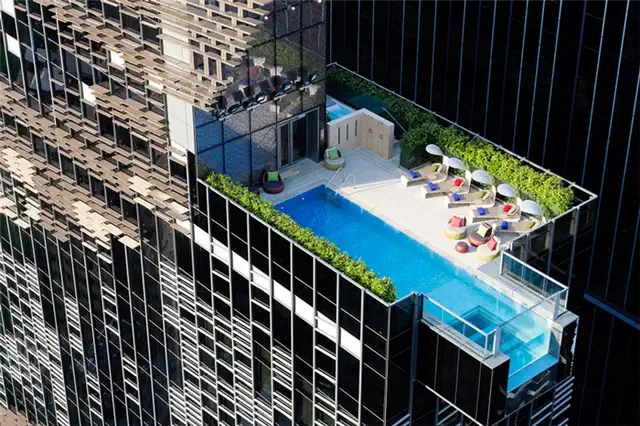 Стеклянные консольные бассейны в Гонконге Aedas