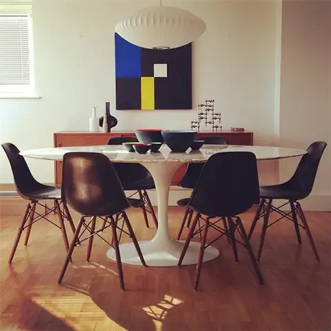 Стулья Eames с молдингом и стол Tulip