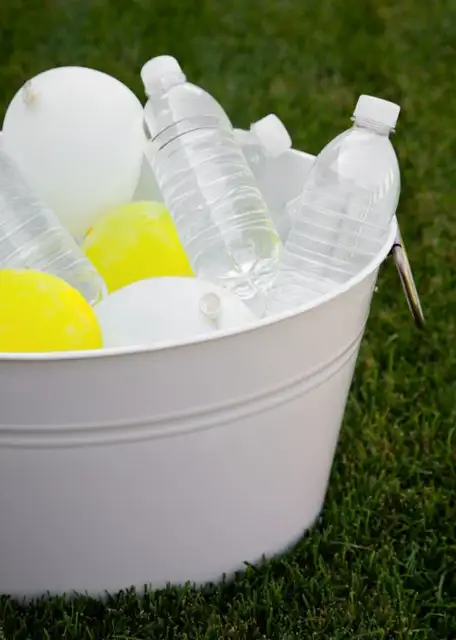 балоны для воды и кастрюли