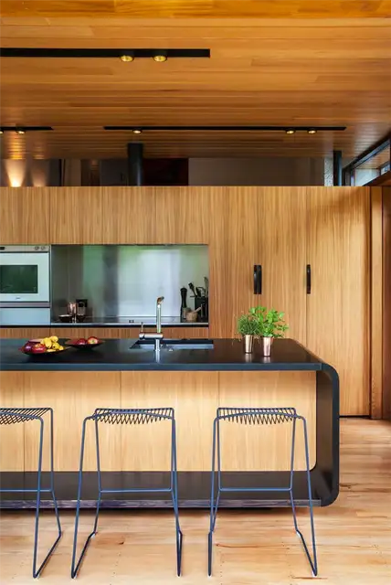 marine-parade-kitchen-island-curved-countertop