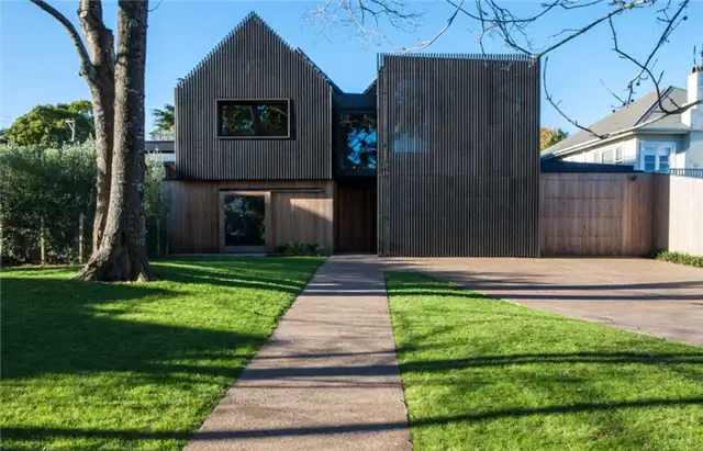marine-parade-black-residence