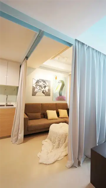 Шторы для гостиной Tiny-apartment-Singapore-living-area-urtains