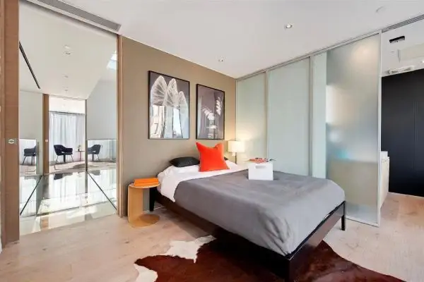 focal-bedroom-bold-pillow