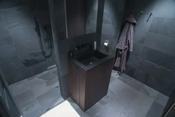 kiev-masculine-loft-bathroom1
