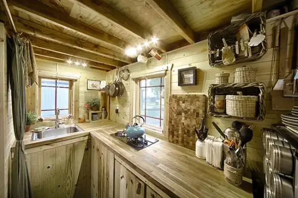 The-Tiny-Tack-House2