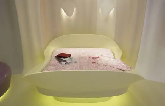 corian-living-space-by-karim-rashid-11-554x356