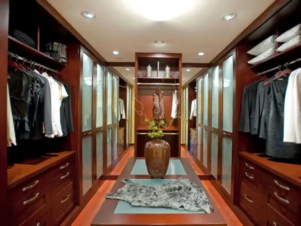glam-walk-in-closet
